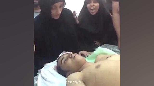 حضور خانواده مداح شهید بحرینی کنار جسد مطهر فرزندشان
