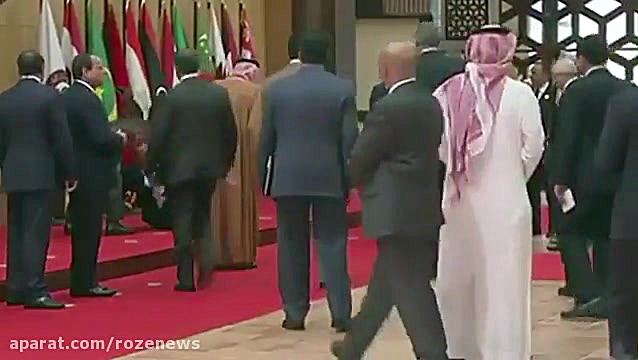 لحظه نقش زمین شدن رئیس جمهور لبنان جلوی دوربین ها