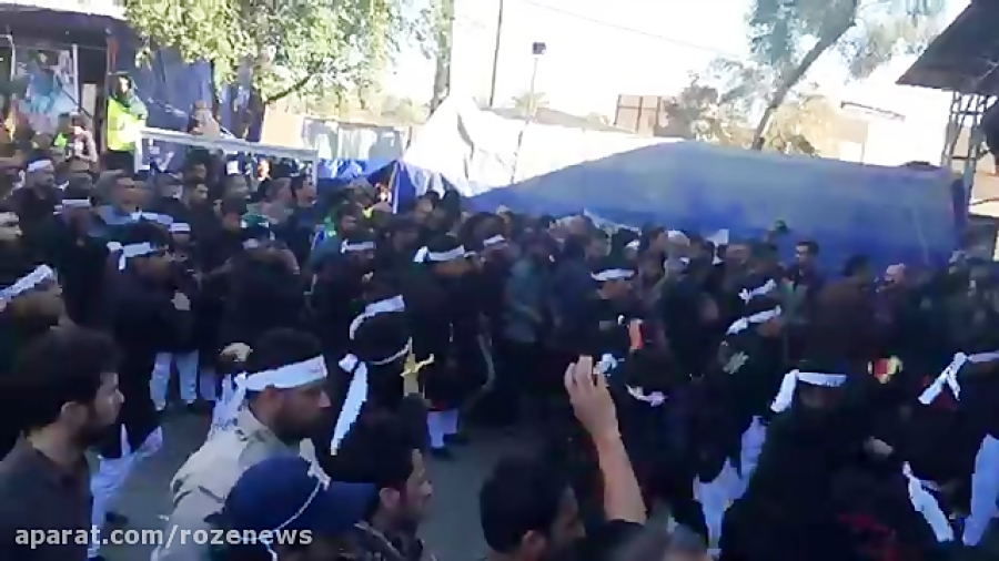 مداح عراقی لباس رزم به تن نوحه می خواند