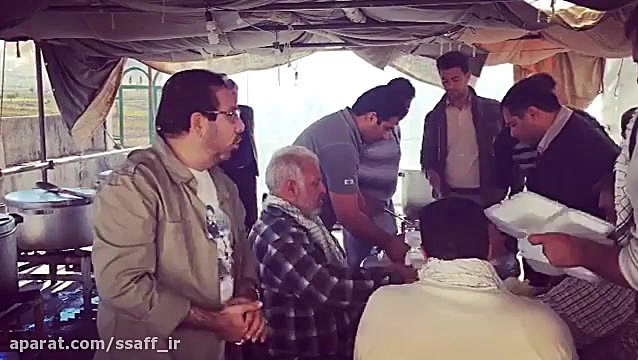 پخت غذای گرم برای مردم کرمانشاه توسط یک موکب خوزستانی