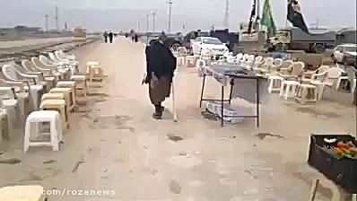 پیرمردی که عصازنان همه ساله به زیارت اربعین می آید